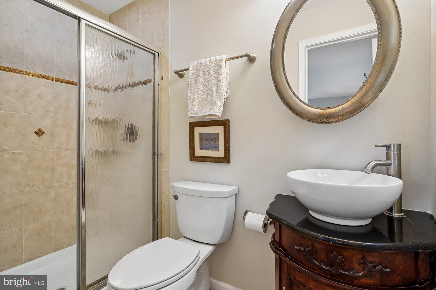 7814 Friars Court Alexandria, VA 22306 - Photo 32 of 56 Primary Bath