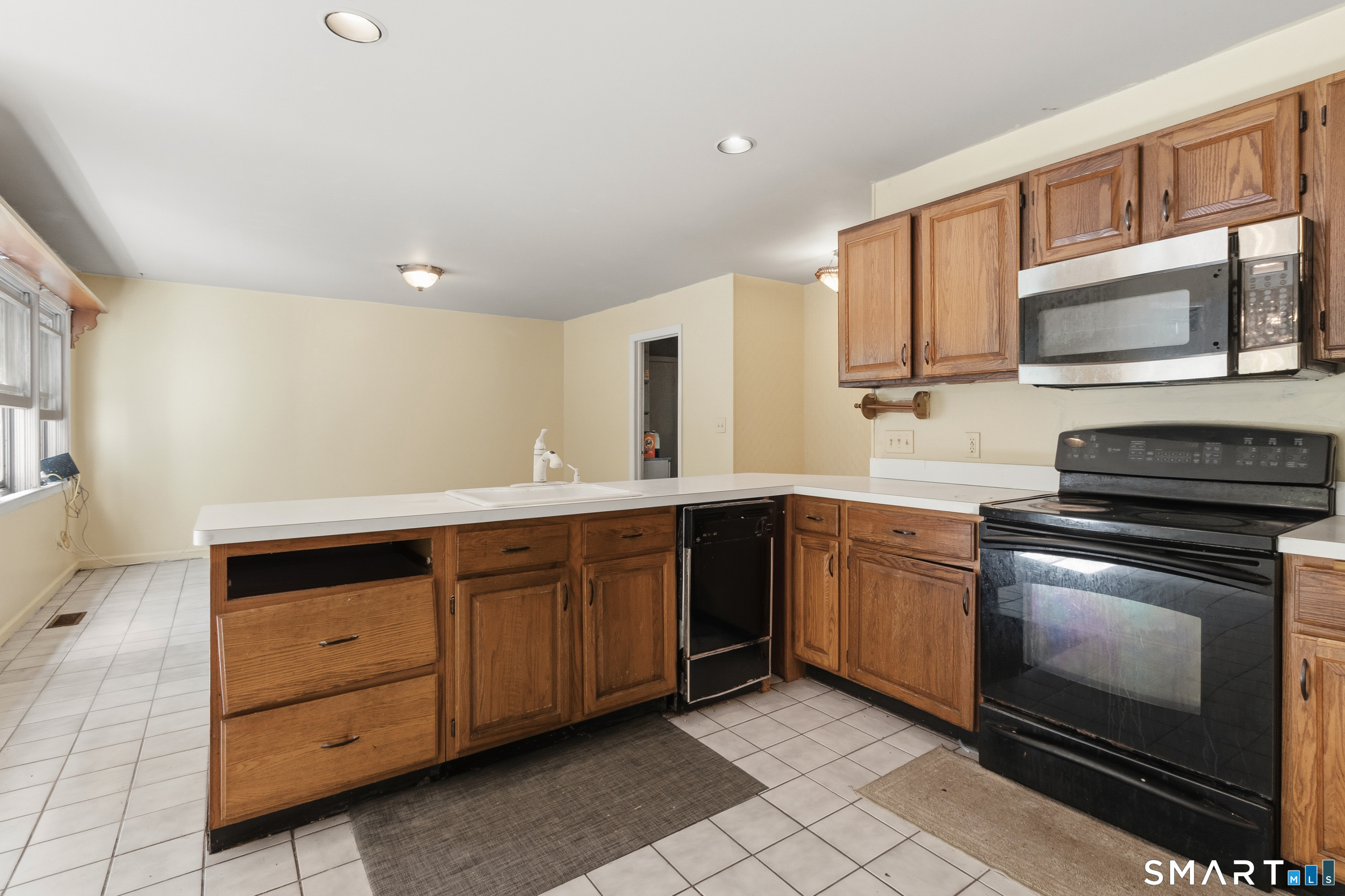 110 Moose Hill Road Trumbull, CT 06611 - Photo 6 of 26 Gallery Image 6