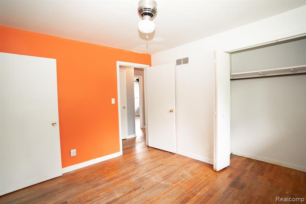 5122 West Bristol Road Flint, MI 48507 - Photo 12 of 31