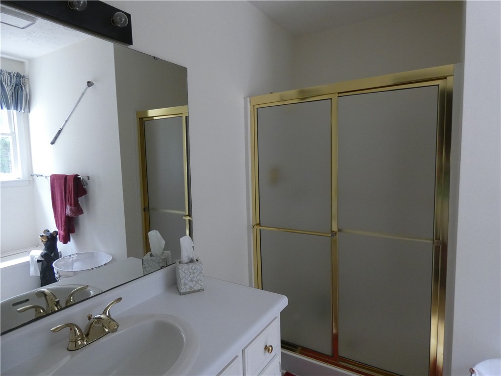 587 Currahee Ridge Road Toccoa, GA 30577 - Photo 13 of 19 Full Bath Attached.