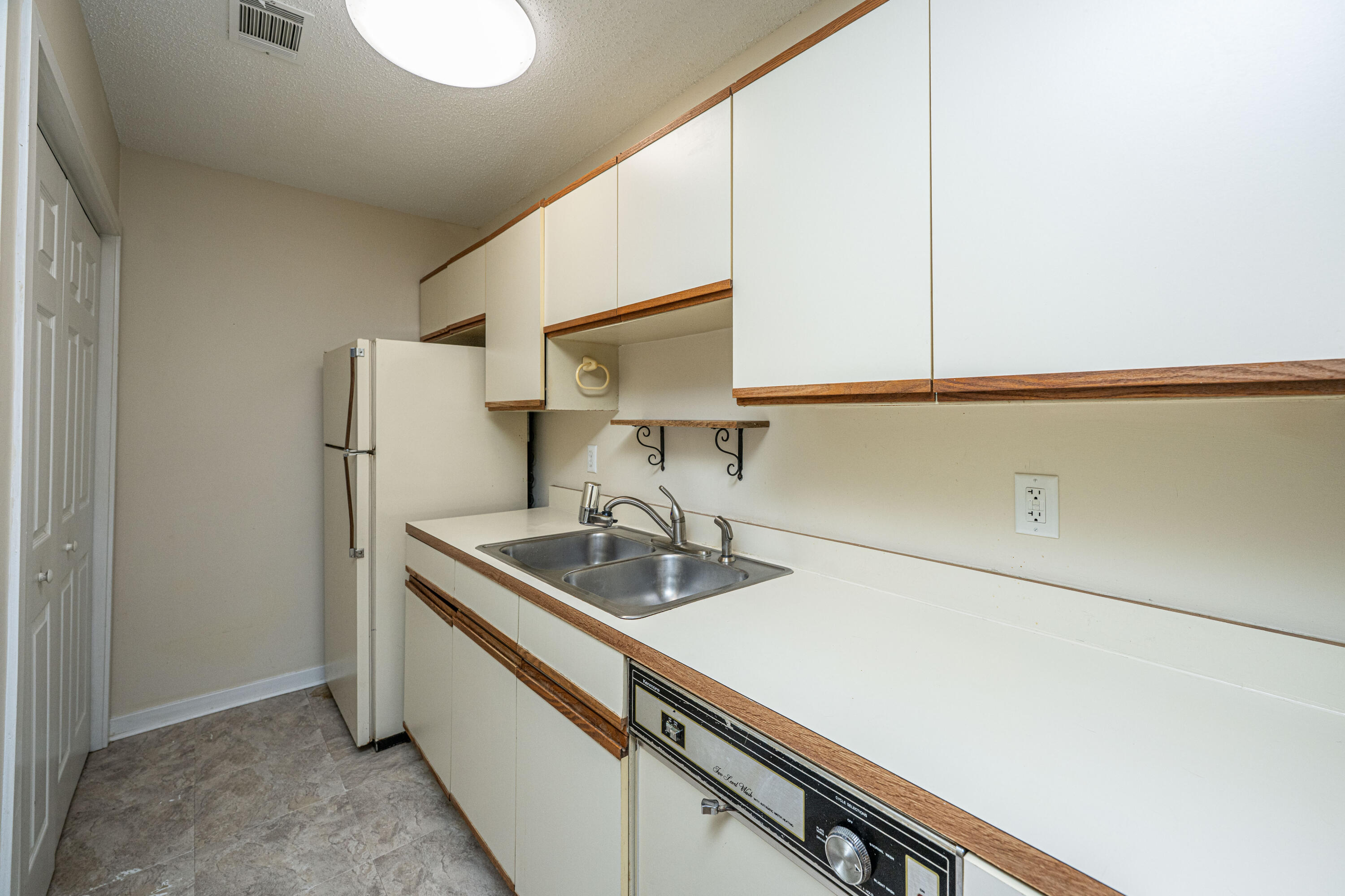 7945 Edgebrook Circle, Unit G North Charleston, SC 29418 - Photo 17 of 33 7945EdgebrookUnitG016