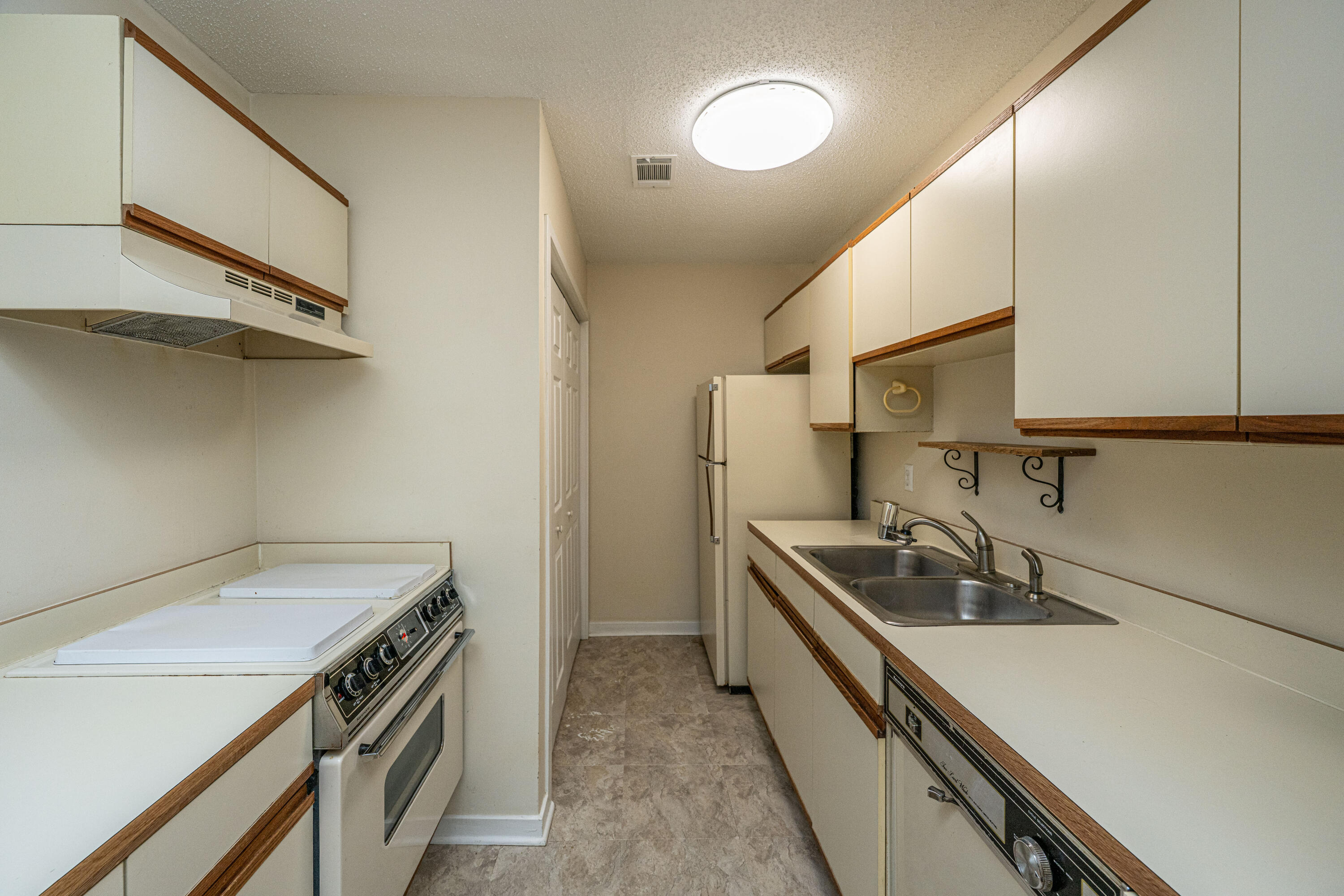 7945 Edgebrook Circle, Unit G North Charleston, SC 29418 - Photo 19 of 33 7945EdgebrookUnitG018