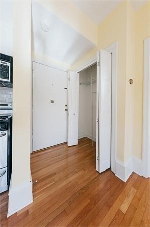 511 Beacon Street, Unit 12 Boston, MA 02215 - Photo 4 of 7 a view of an empty room with wooden floor and a window