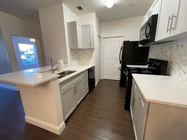 $1,400 | 5821 Legacy Crescent Place, Unit 102, Riverview, FL 33578