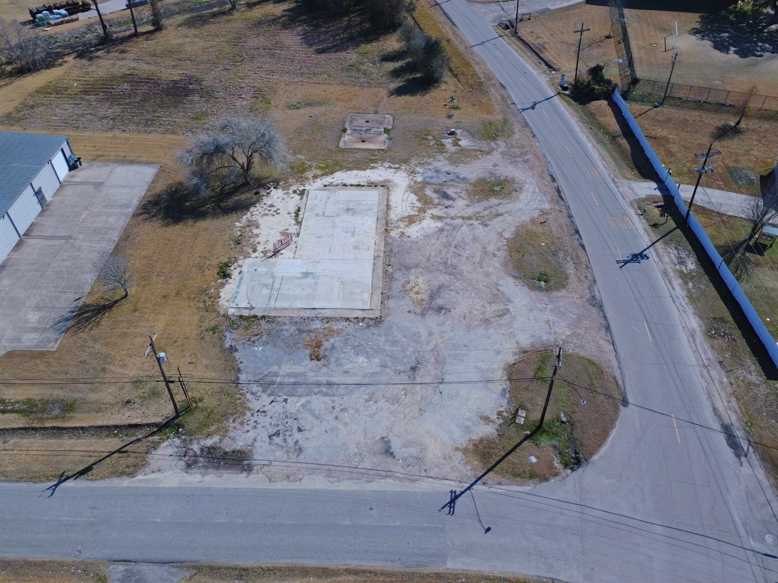 6595 Lawrence Drive Beaumont, TX 77708 - Photo 6 of 11