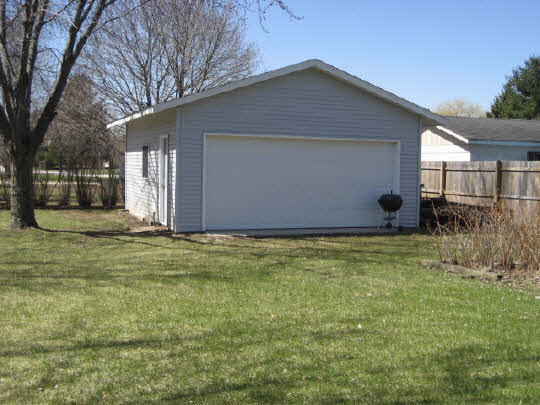 4075 Valerie Road Roscoe, IL 61073 - Photo 5 of 11 a front view of house with yard and trees