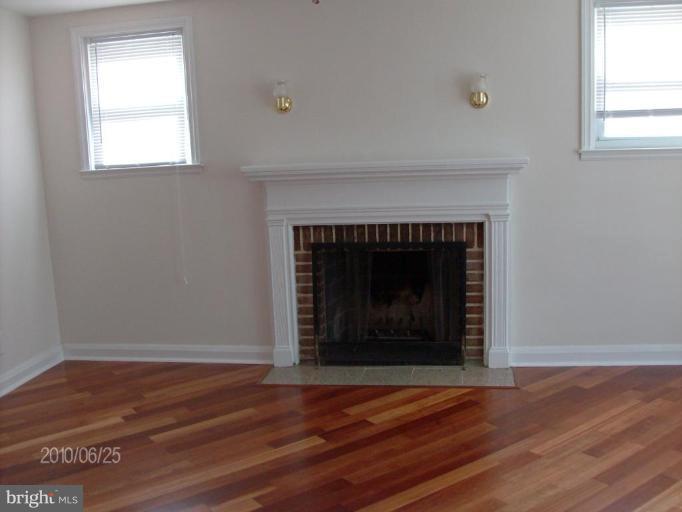 1616 Kingsway Road Baltimore, MD 21218 - Photo 3 of 30 Living Room