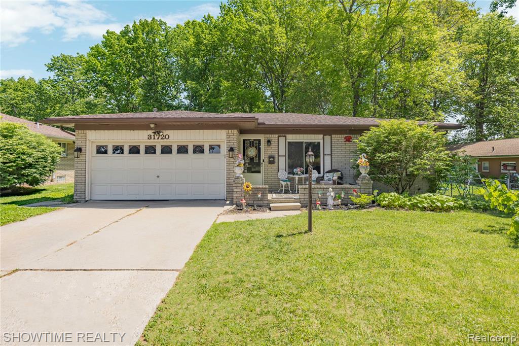 31720 Kelly Road Roseville, MI 48066 - Photo 2 of 42