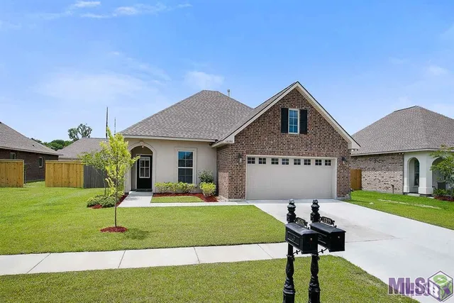 $2,200 | 18295 Crows Nest Drive, Prairieville, LA 70769