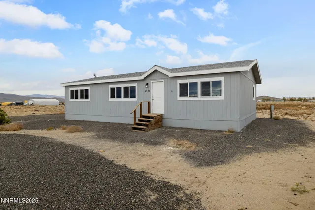 a view of a house with backyard