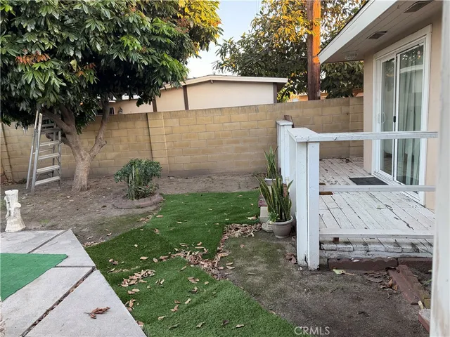 a view of a backyard with plants