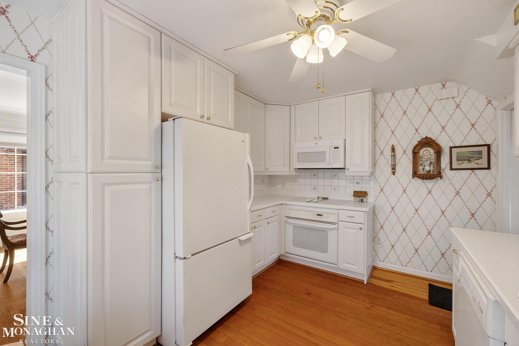 449 Allard Road Grosse Pointe Farms, MI 48236 - Photo 11 of 41 Gallery Image 11