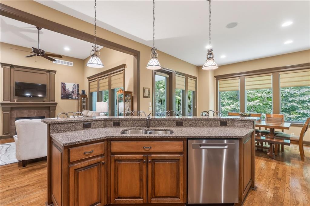 9657 Lime Stone Road Parkville, MO 64152 - Photo 8 of 33