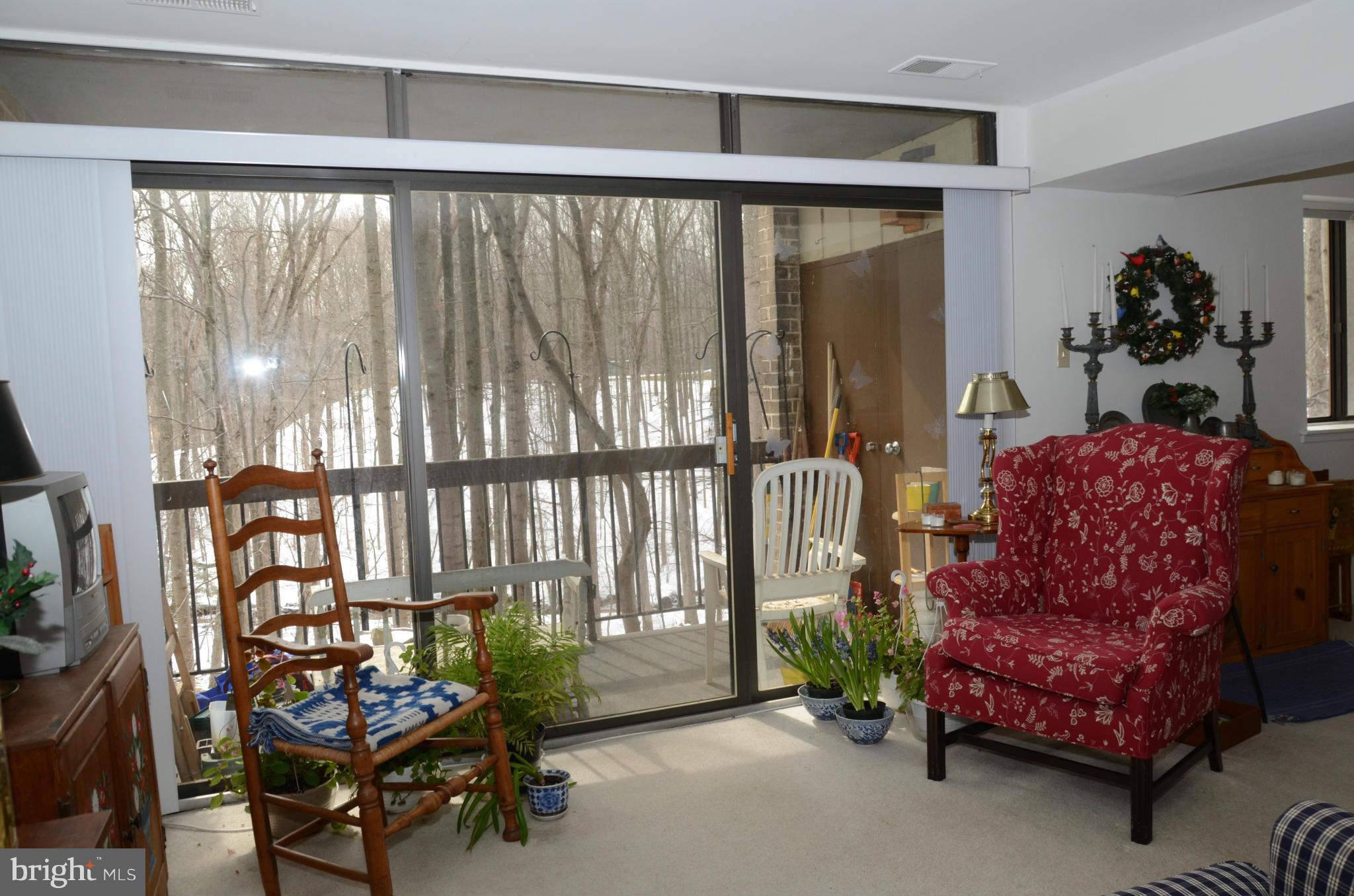 1664 Parkcrest Circle, Unit 201 Reston, VA 20190 - Photo 3 of 25 Living Room