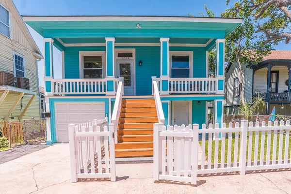 $3,650 | 1224 Avenue K, Galveston, TX 77550