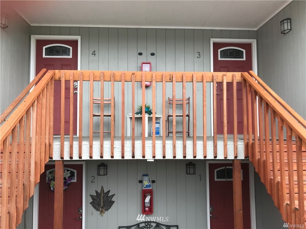 1625 Chestnut Street Everett, WA 98201 - Photo 3 of 27 a view of front door