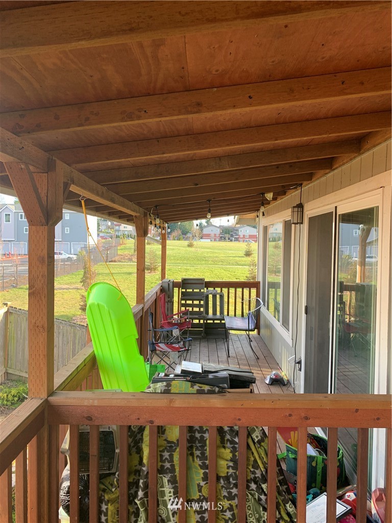 1625 Chestnut Street Everett, WA 98201 - Photo 22 of 27 a front view of a house with a garden