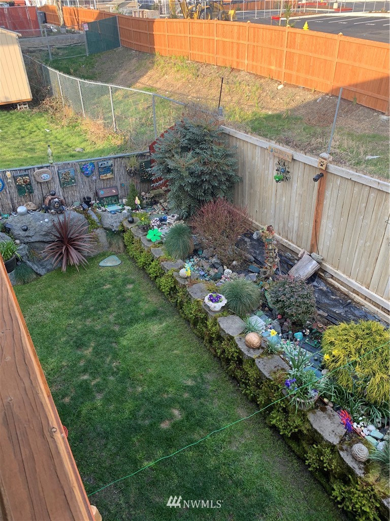 1625 Chestnut Street Everett, WA 98201 - Photo 24 of 27 a view of a backyard with plants