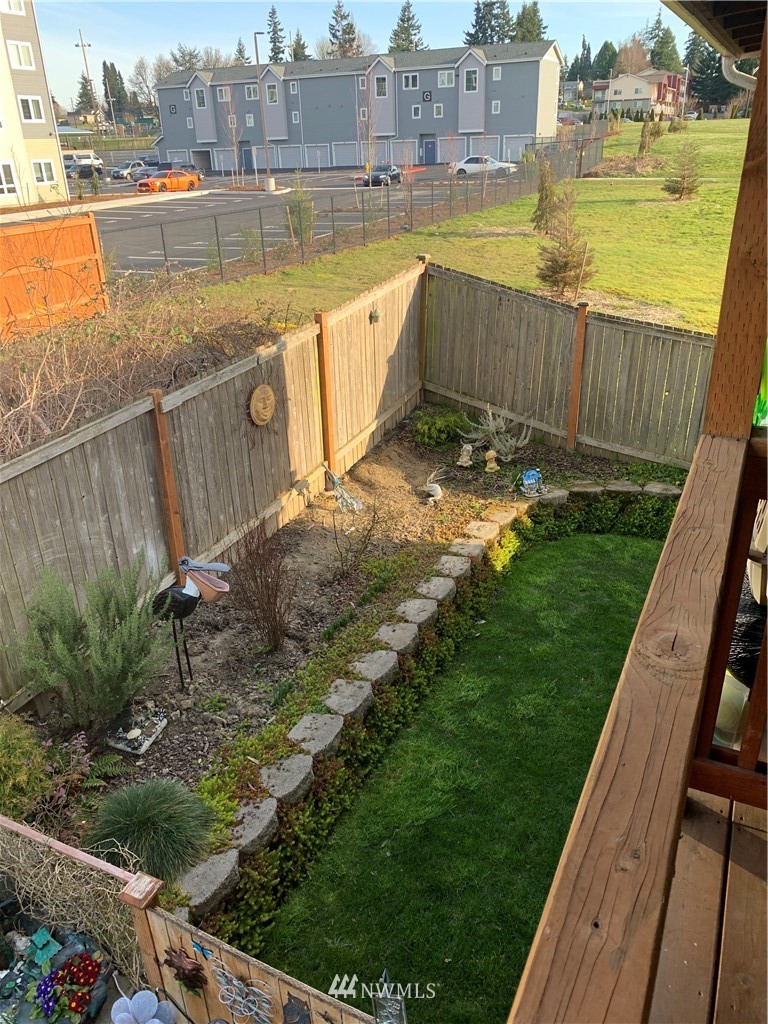 1625 Chestnut Street Everett, WA 98201 - Photo 25 of 27 a view of a swimming pool with a lounge chairs
