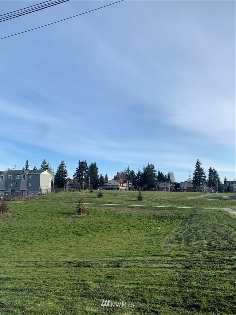 1625 Chestnut Street Everett, WA 98201 - Photo 26 of 27 a grassy field with trees in the background