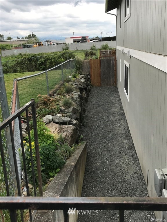 1625 Chestnut Street Everett, WA 98201 - Photo 27 of 27 a view of a lake from a balcony