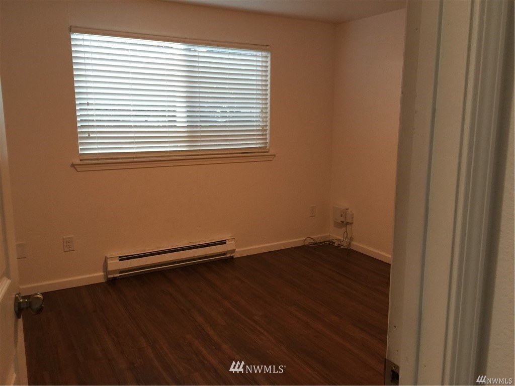 1625 Chestnut Street Everett, WA 98201 - Photo 7 of 27 an empty room with wooden floor and windows