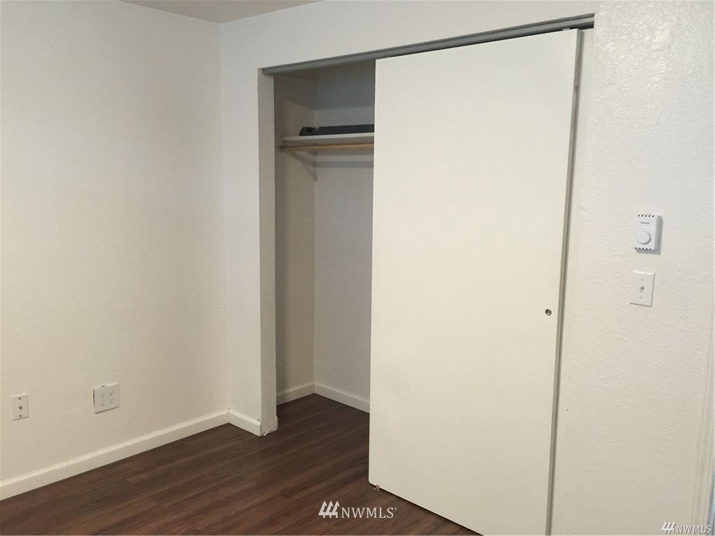 1625 Chestnut Street Everett, WA 98201 - Photo 8 of 27 a view of an empty room