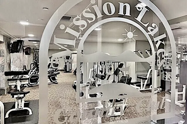 a view of a yard with plants