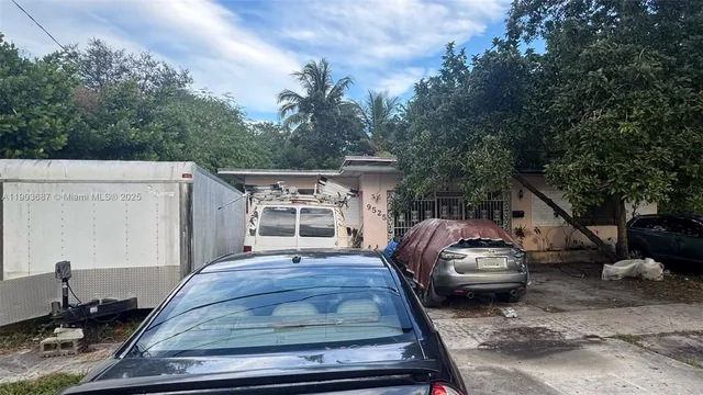 a view of a yard from a roof deck