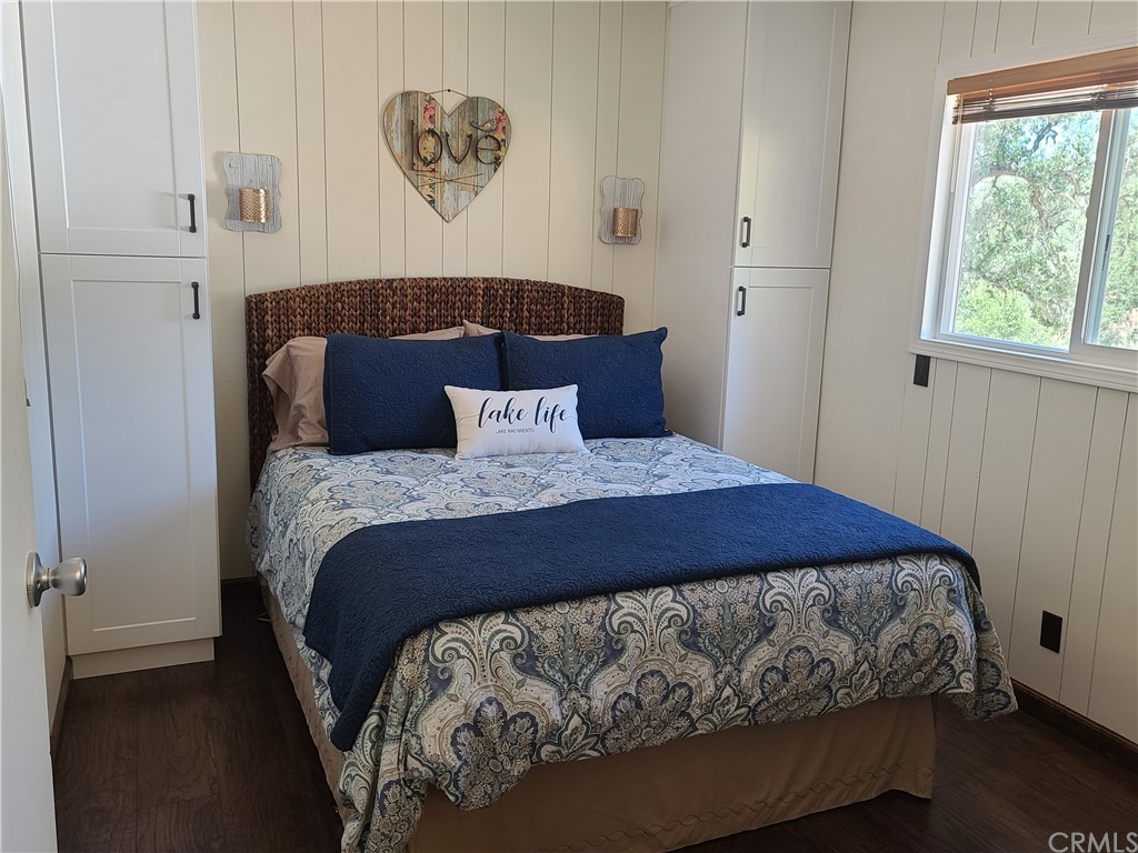 5925 Aluffo Road Paso Robles, CA 93446 - Photo 7 of 21 a bedroom with a bed and window