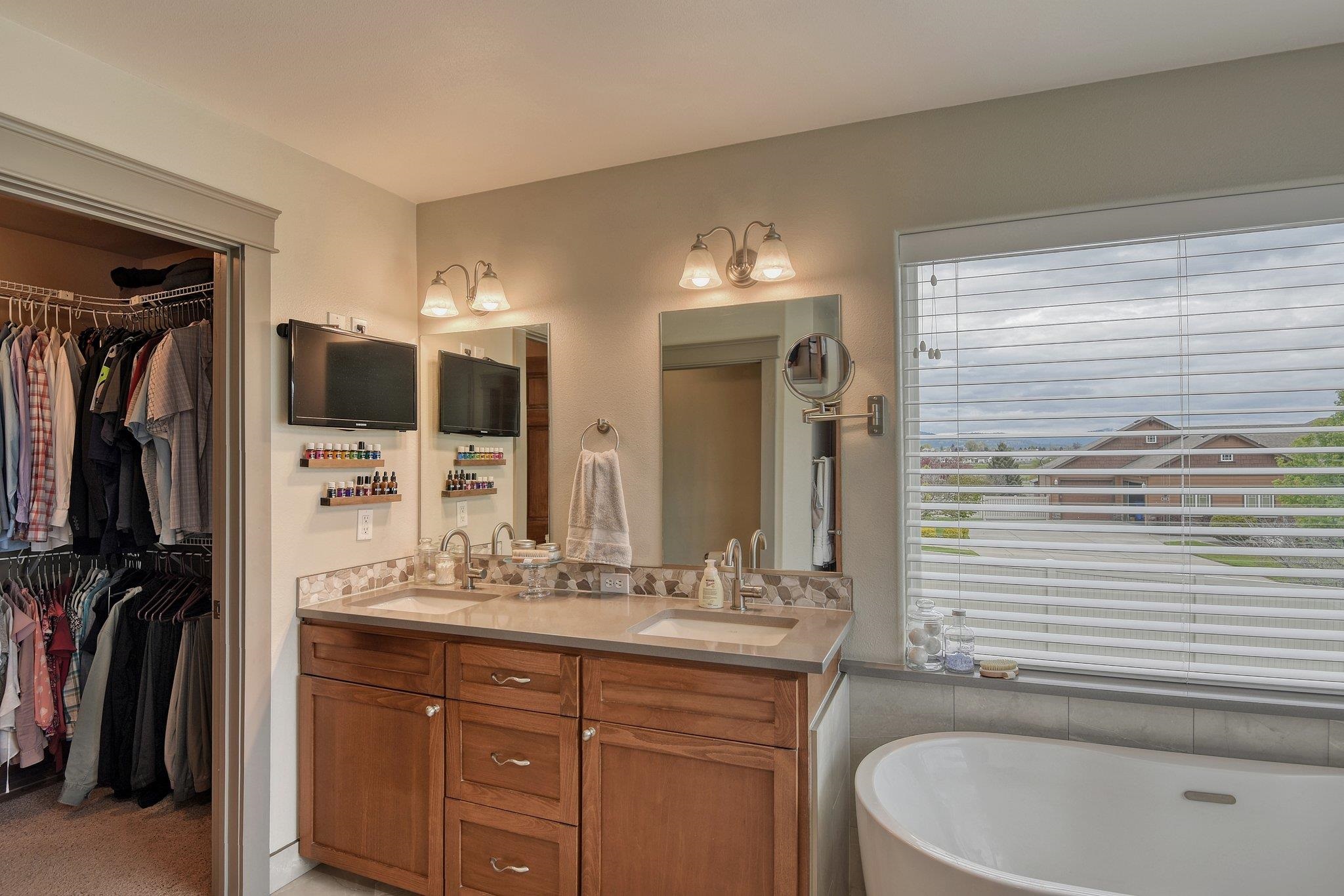 2105 South Meadowview Road Greenacres, WA 99016 - Photo 19 of 48