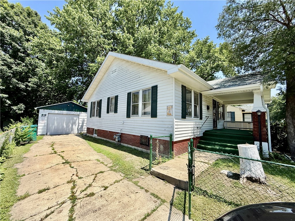 1422 Sedgwick Street Decatur, IL 62521 - Photo 3 of 18