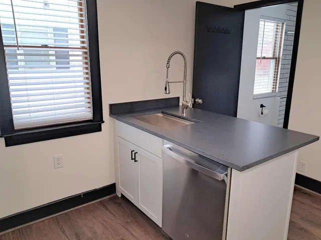 $1,700 | 42 Bowery Street, Nashua, NH 03060