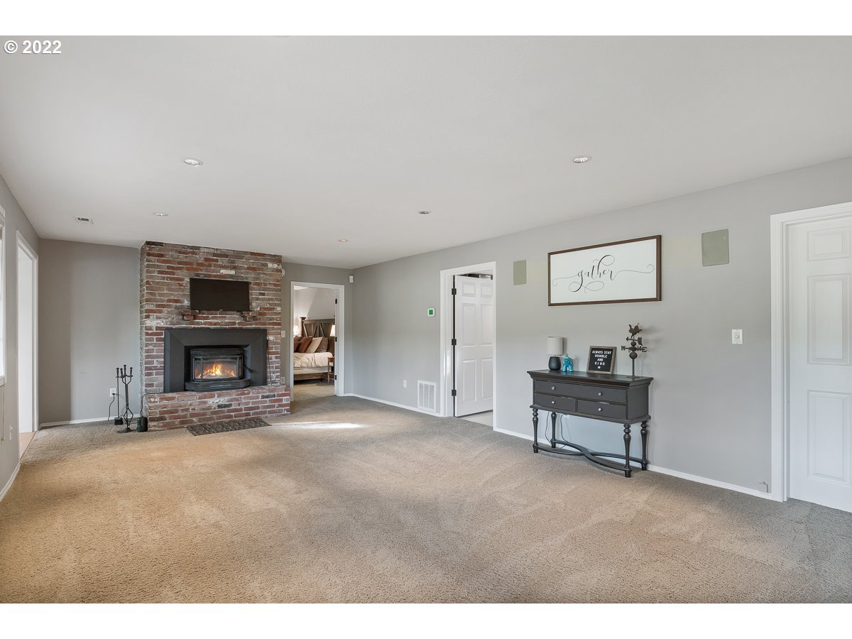 22140 Southwest Schmeltzer Road Sherwood, OR 97140 - Photo 17 of 32 Family Room