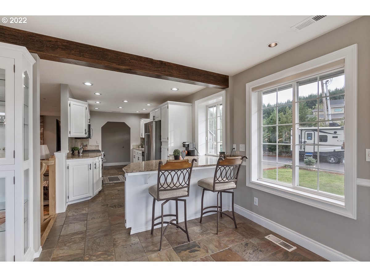 22140 Southwest Schmeltzer Road Sherwood, OR 97140 - Photo 8 of 32 Dining Area
