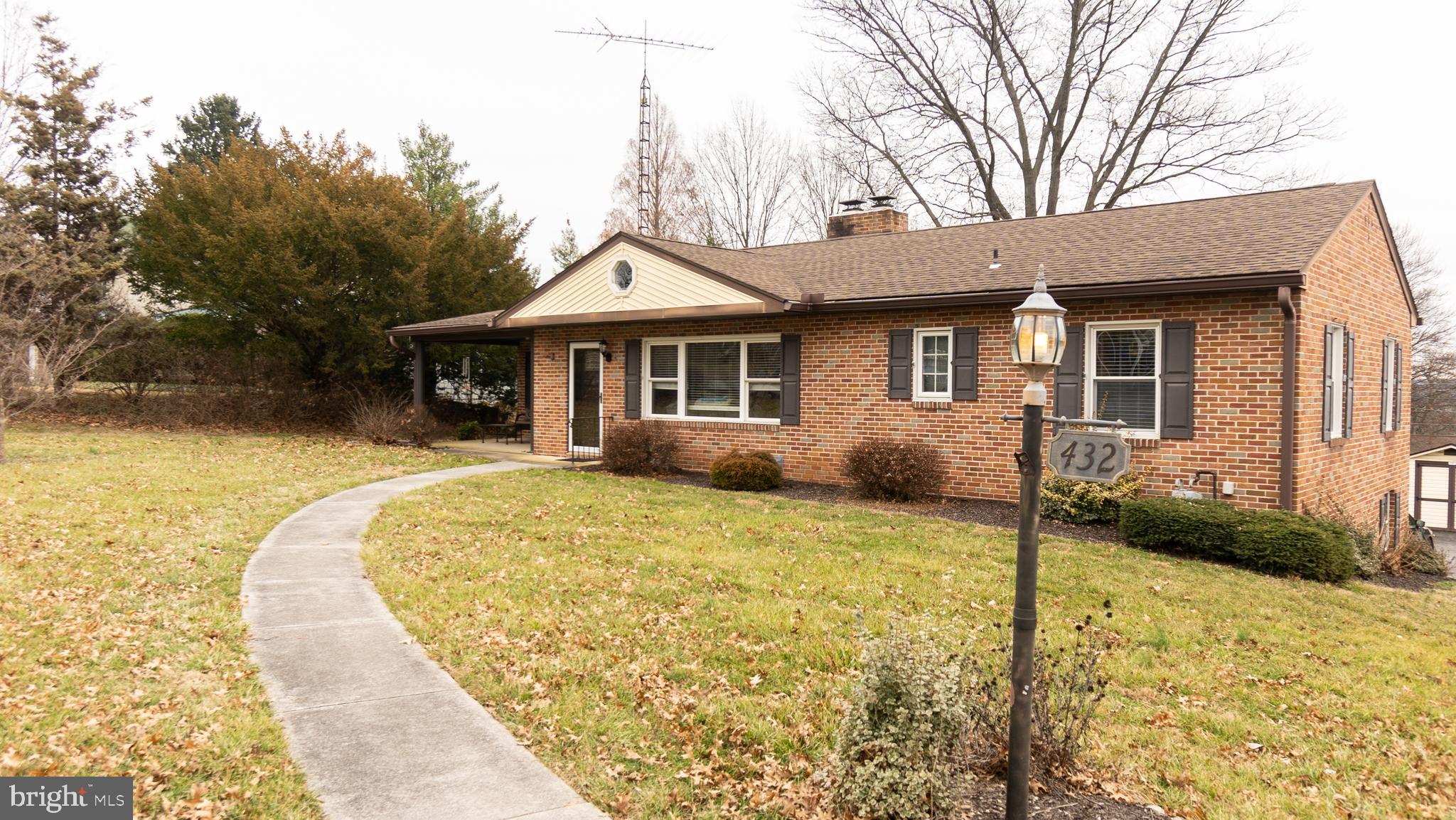 432 Hillcrest Road York, PA 17403 - Photo 3 of 33