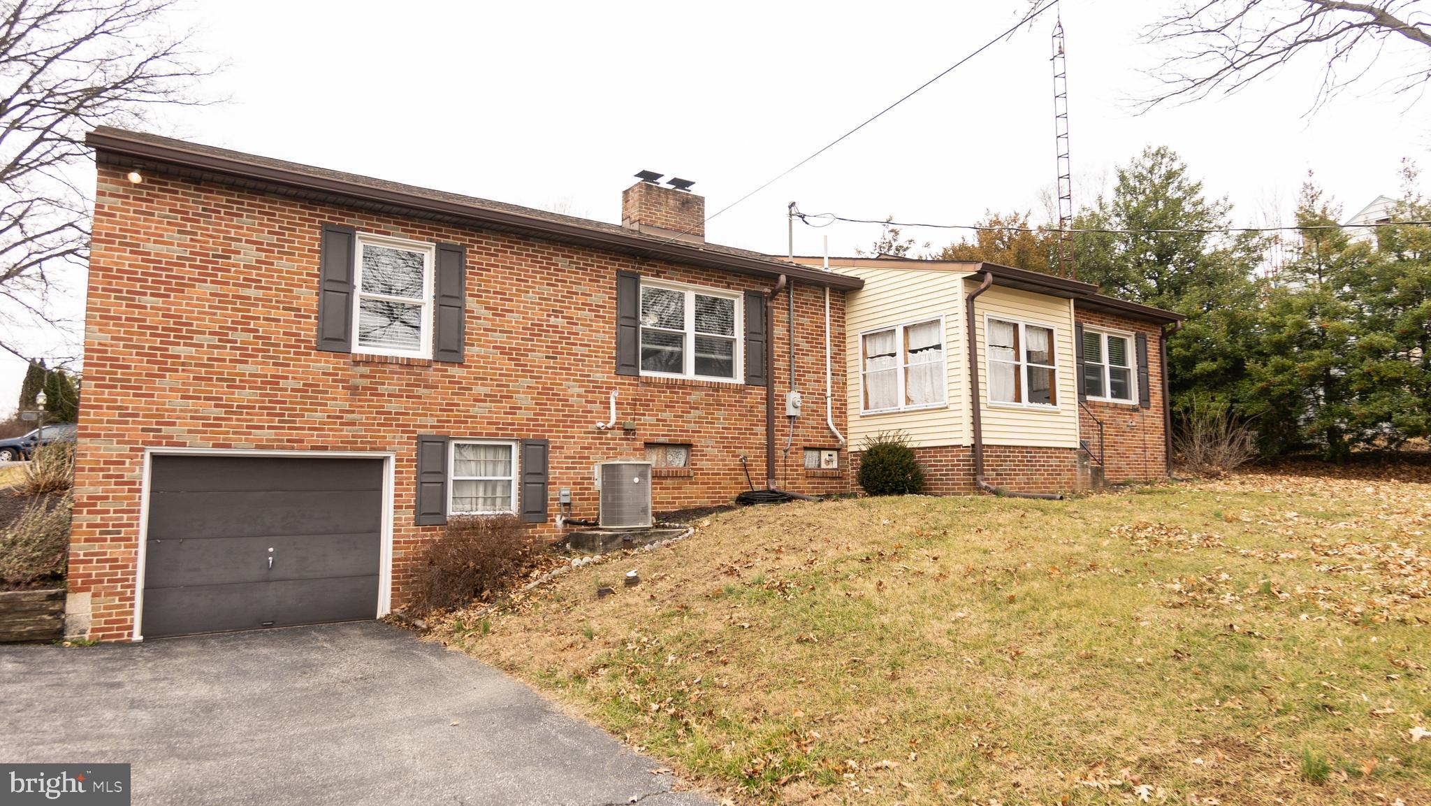 432 Hillcrest Road York, PA 17403 - Photo 4 of 33