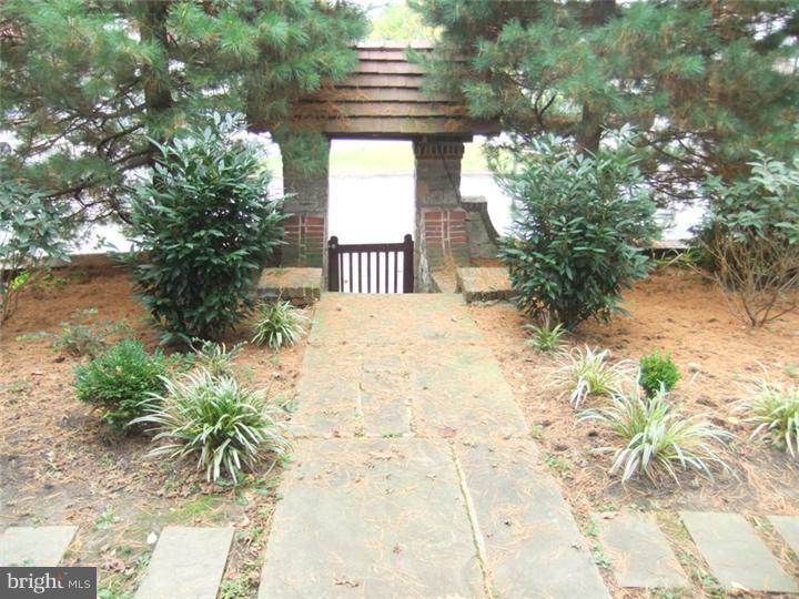 4 Windsor Circle Springfield, PA 19064 - Photo 3 of 25