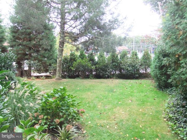 4 Windsor Circle Springfield, PA 19064 - Photo 23 of 25