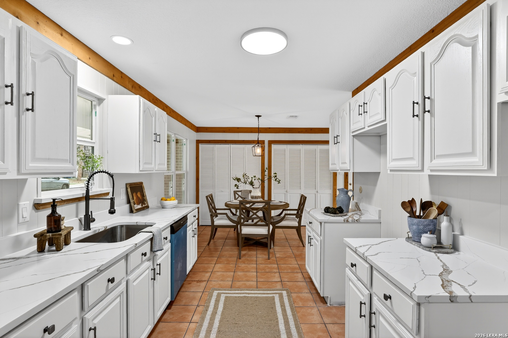 330 Chaparral Pleasanton, TX 78064 - Photo 5 of 25