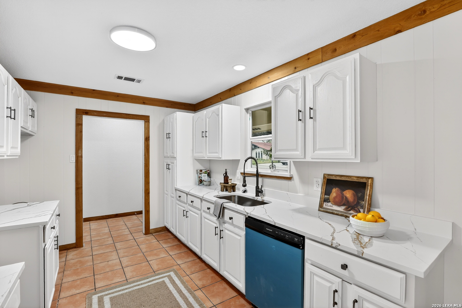 330 Chaparral Pleasanton, TX 78064 - Photo 6 of 25