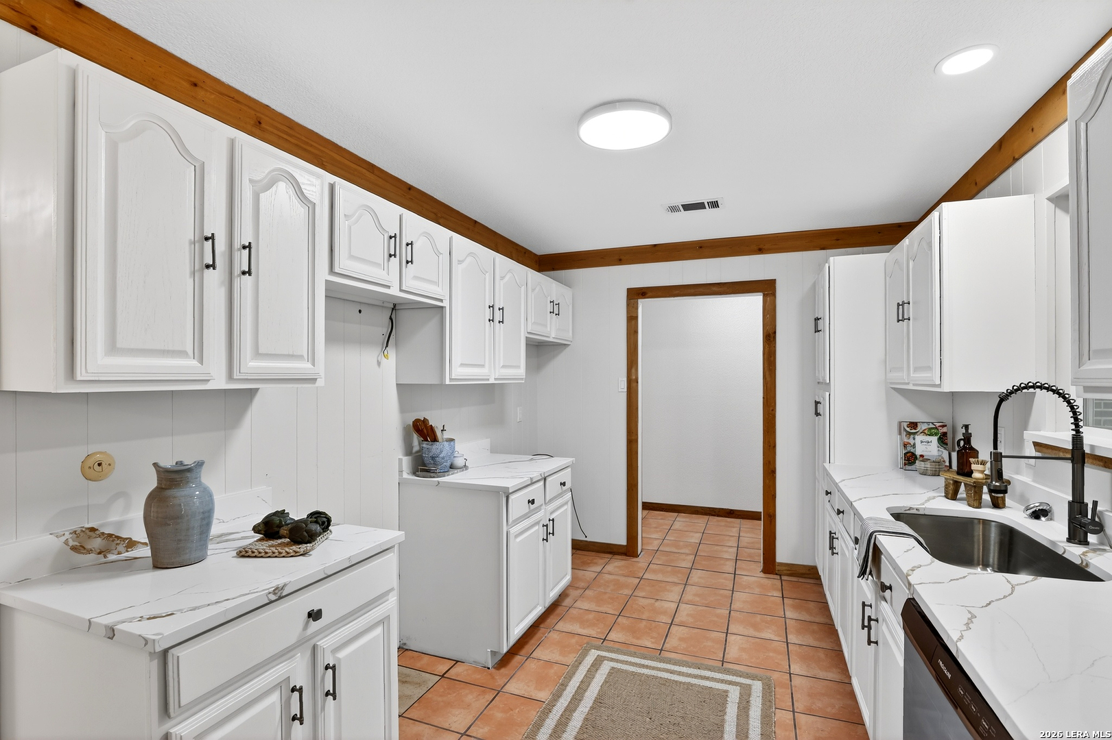 330 Chaparral Pleasanton, TX 78064 - Photo 7 of 25