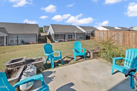 a view of a yard and front view of a house