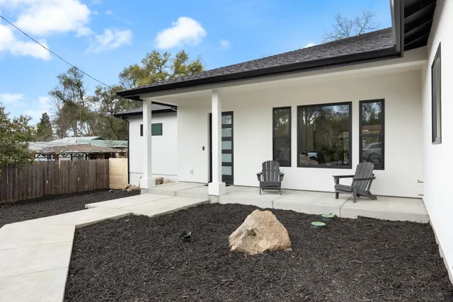a view of a house with backyard and porch