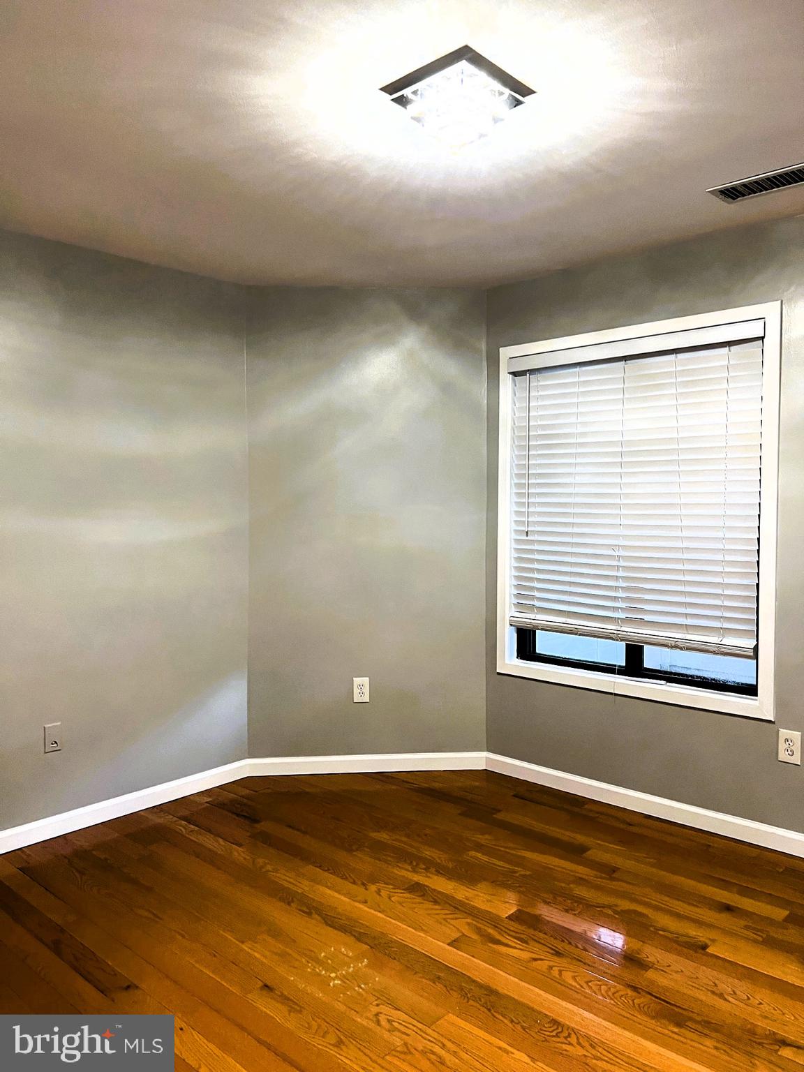 9916 Hellingly Place, Unit 154 Gaithersburg, MD 20886 - Photo 20 of 22 Spacious second bedroom with overhead light