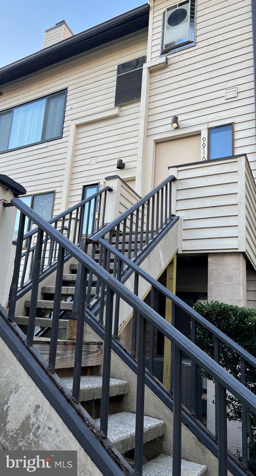 9916 Hellingly Place, Unit 154 Gaithersburg, MD 20886 - Photo 3 of 22 A stunning unit awaits you!