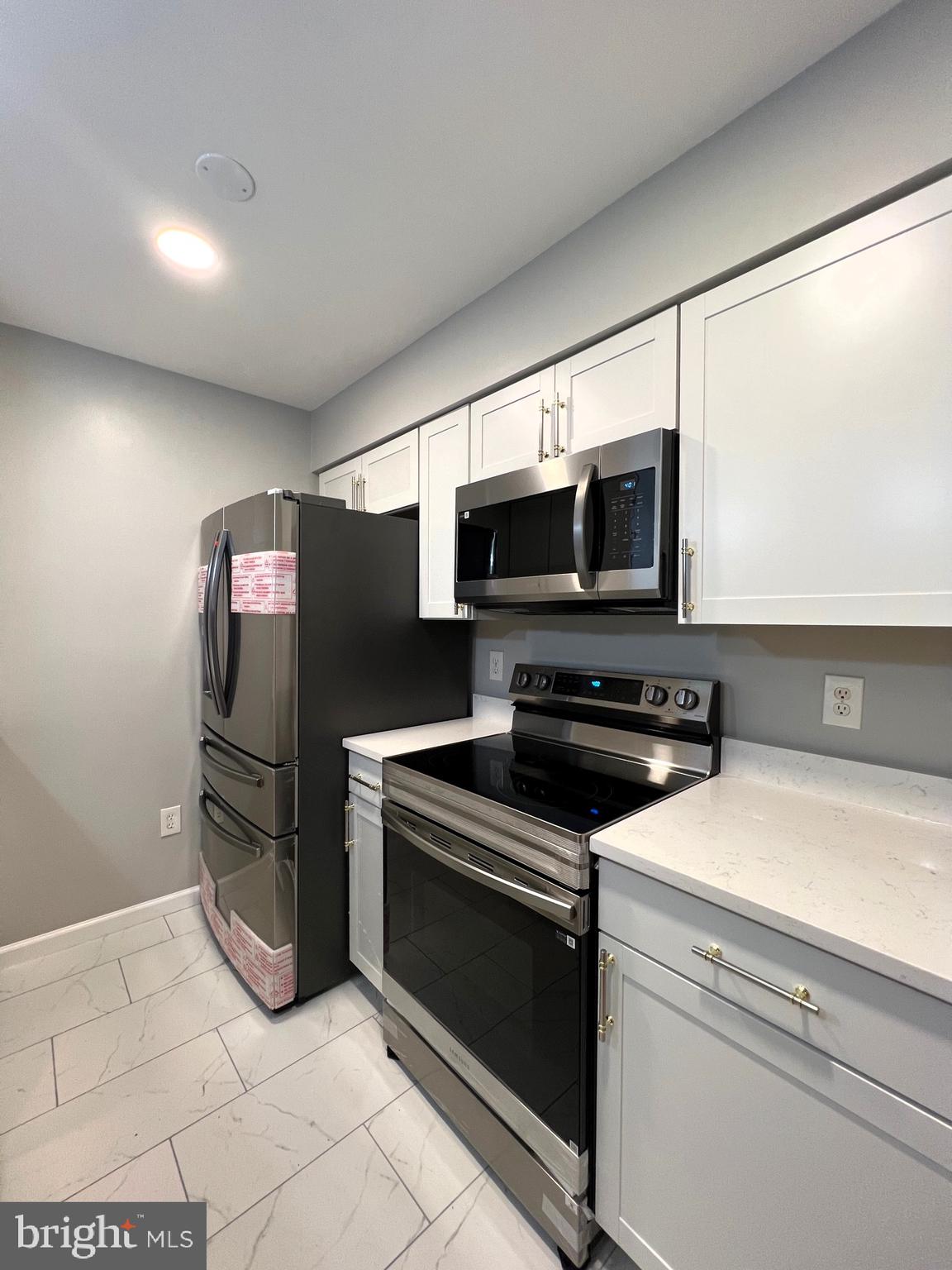 9916 Hellingly Place, Unit 154 Gaithersburg, MD 20886 - Photo 9 of 22 Upgraded galley kitchen with spectacular detail