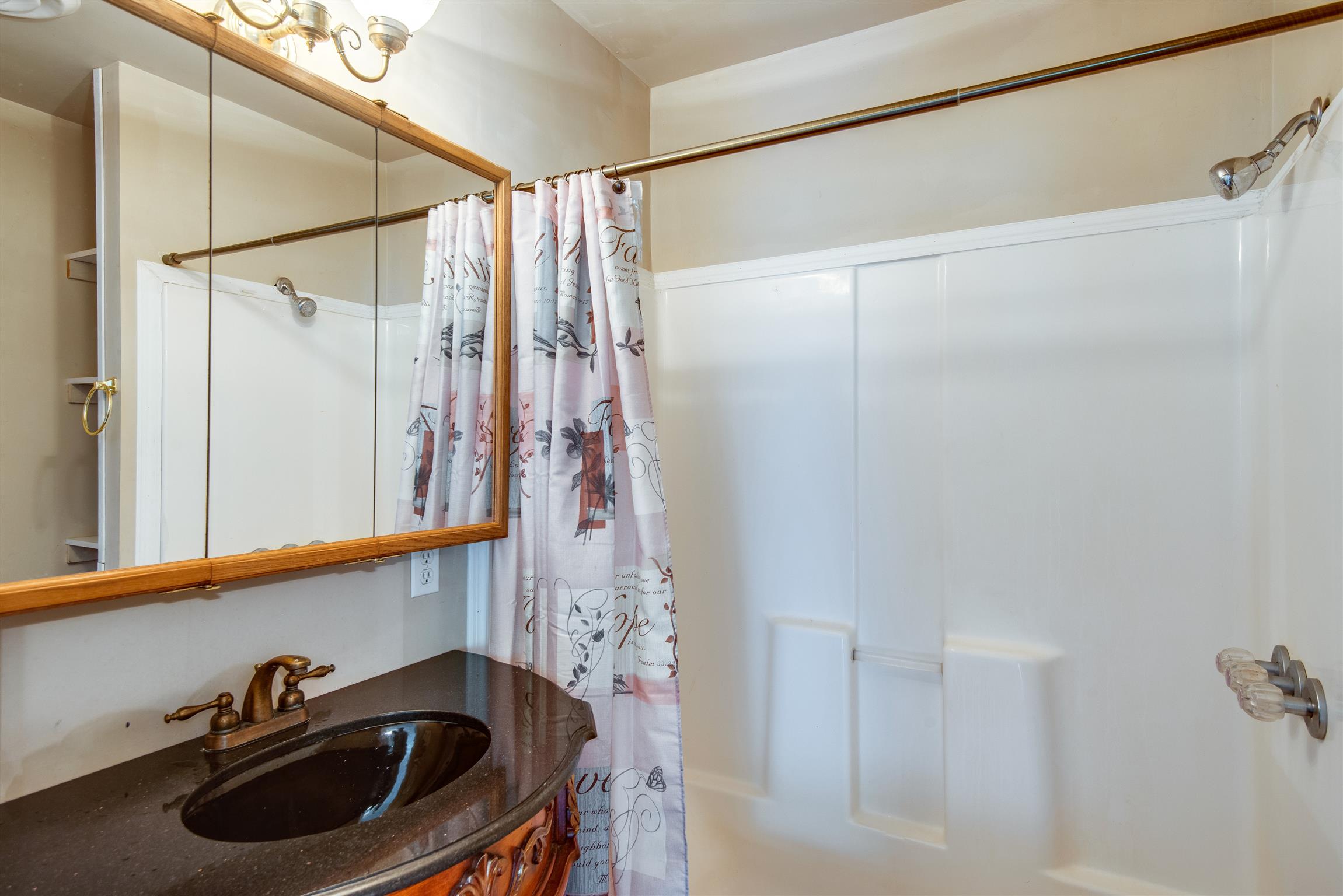 3198 Arnold Road Centerville, TN 37033 - Photo 17 of 30 Guest House Bathroom