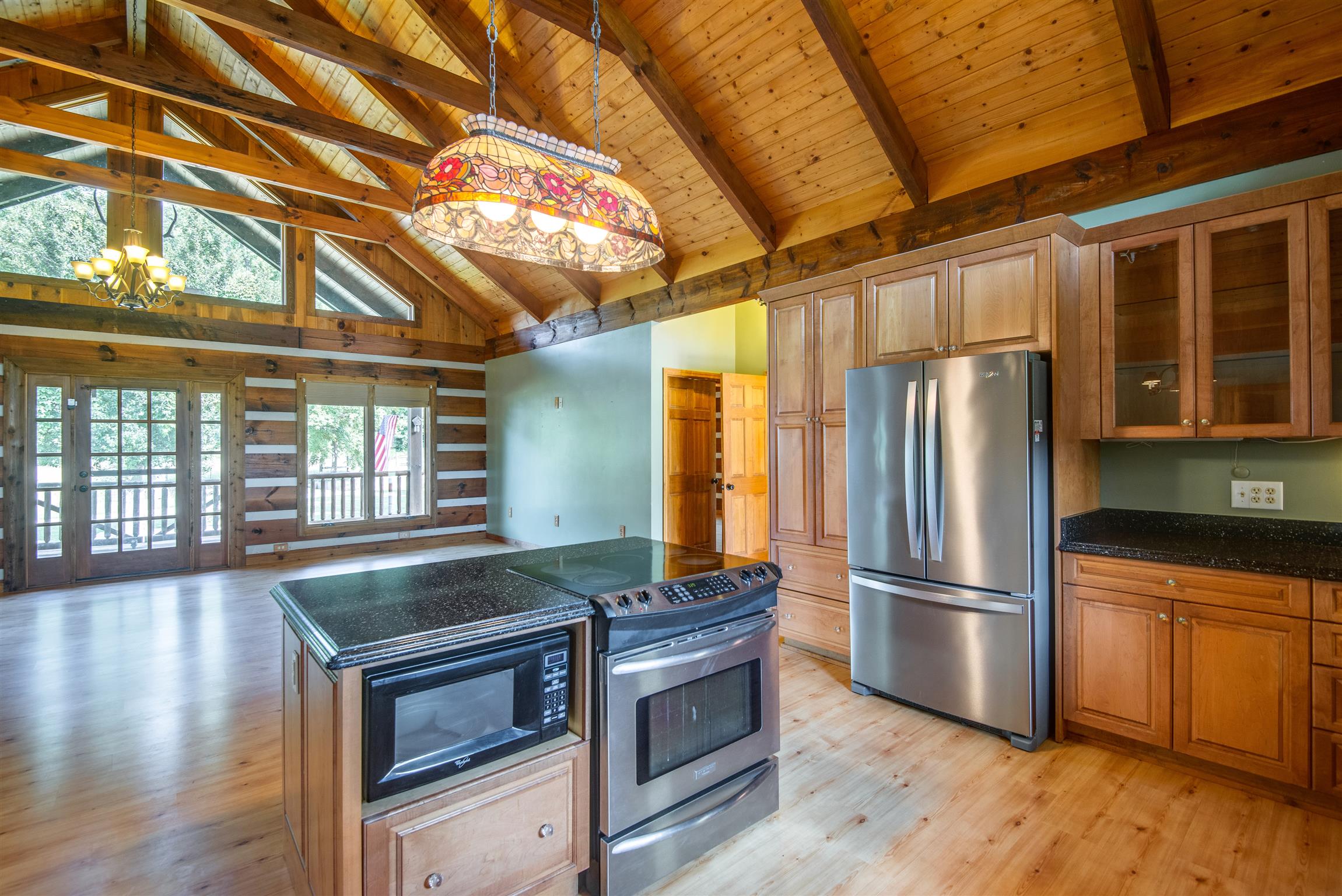 3198 Arnold Road Centerville, TN 37033 - Photo 8 of 30 Kitchen w/ island, stainless apps+soaring ceilings