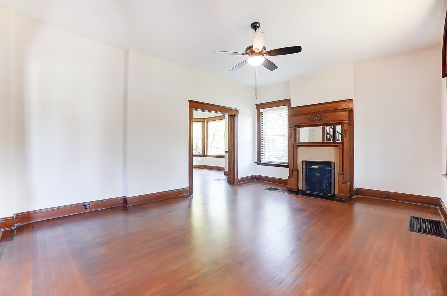 4726 Winton Road Cincinnati, OH 45232 - Photo 6 of 37 Gallery Image 6
